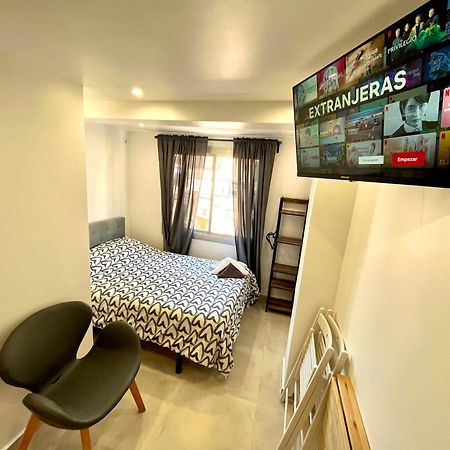 Apartamentos Con Bano Privado Frente Al Metro L5 Barcelona-Hospitalet Оспиталет-де-Льобрегат Экстерьер фото