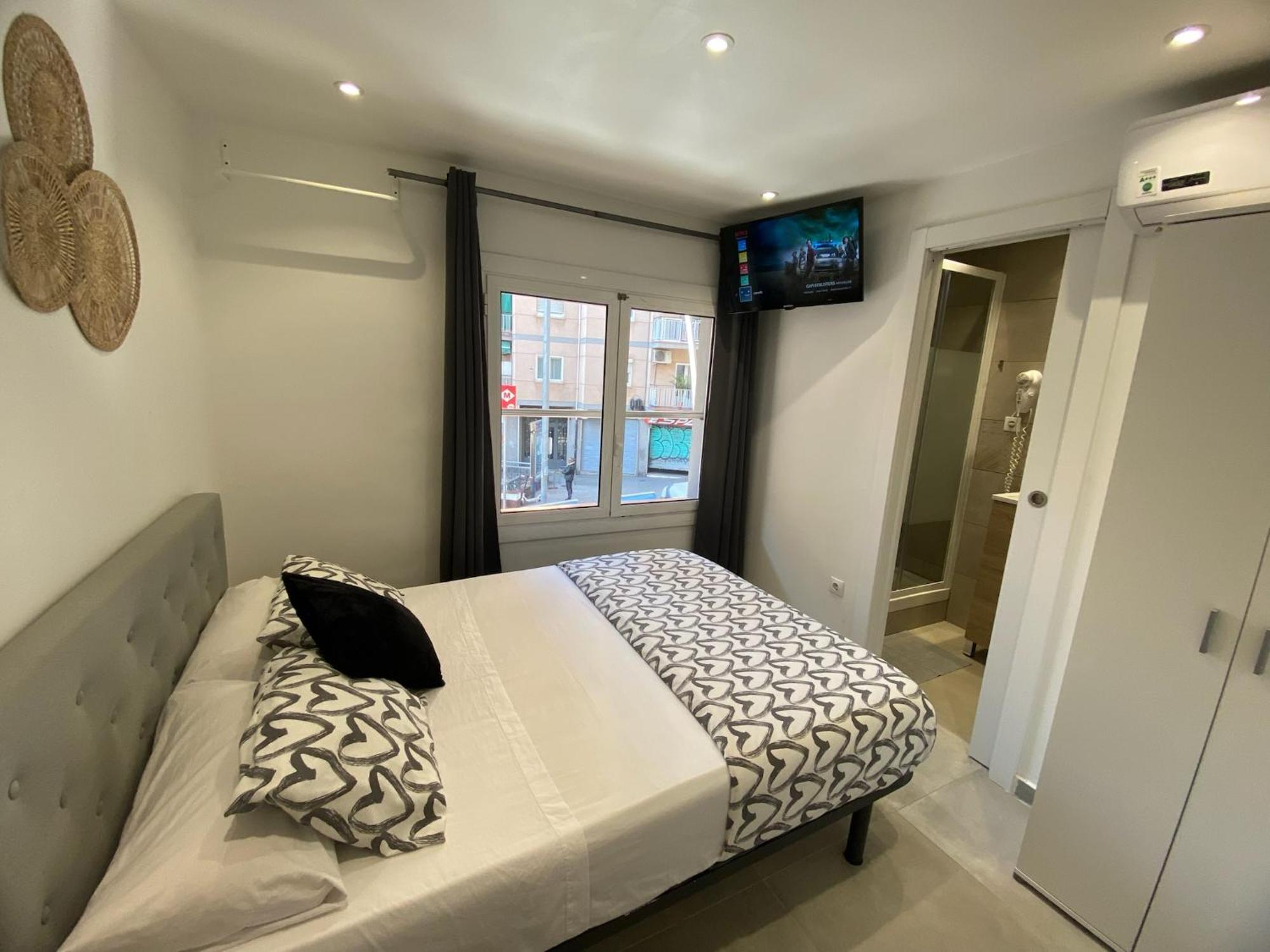 Apartamentos Con Bano Privado Frente Al Metro L5 Barcelona-Hospitalet Оспиталет-де-Льобрегат Экстерьер фото