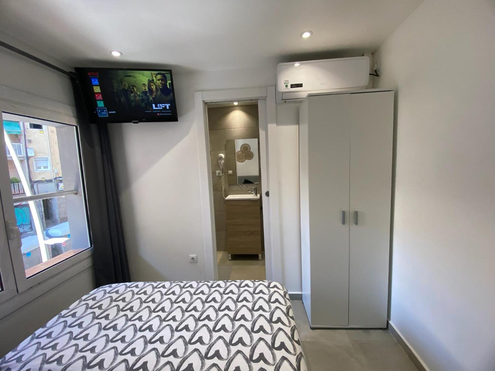 Apartamentos Con Bano Privado Frente Al Metro L5 Barcelona-Hospitalet Оспиталет-де-Льобрегат Экстерьер фото