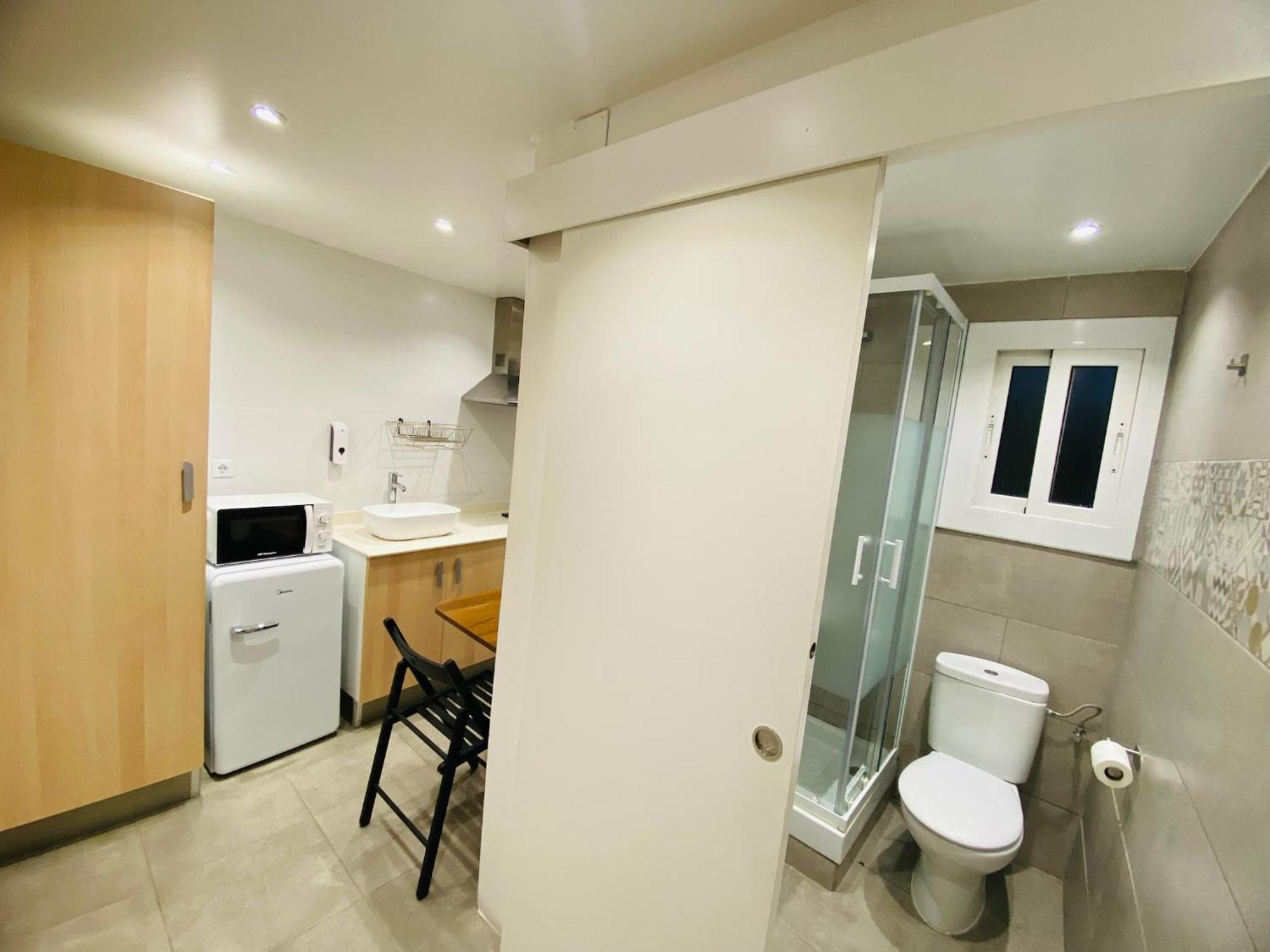 Apartamentos Con Bano Privado Frente Al Metro L5 Barcelona-Hospitalet Оспиталет-де-Льобрегат Экстерьер фото