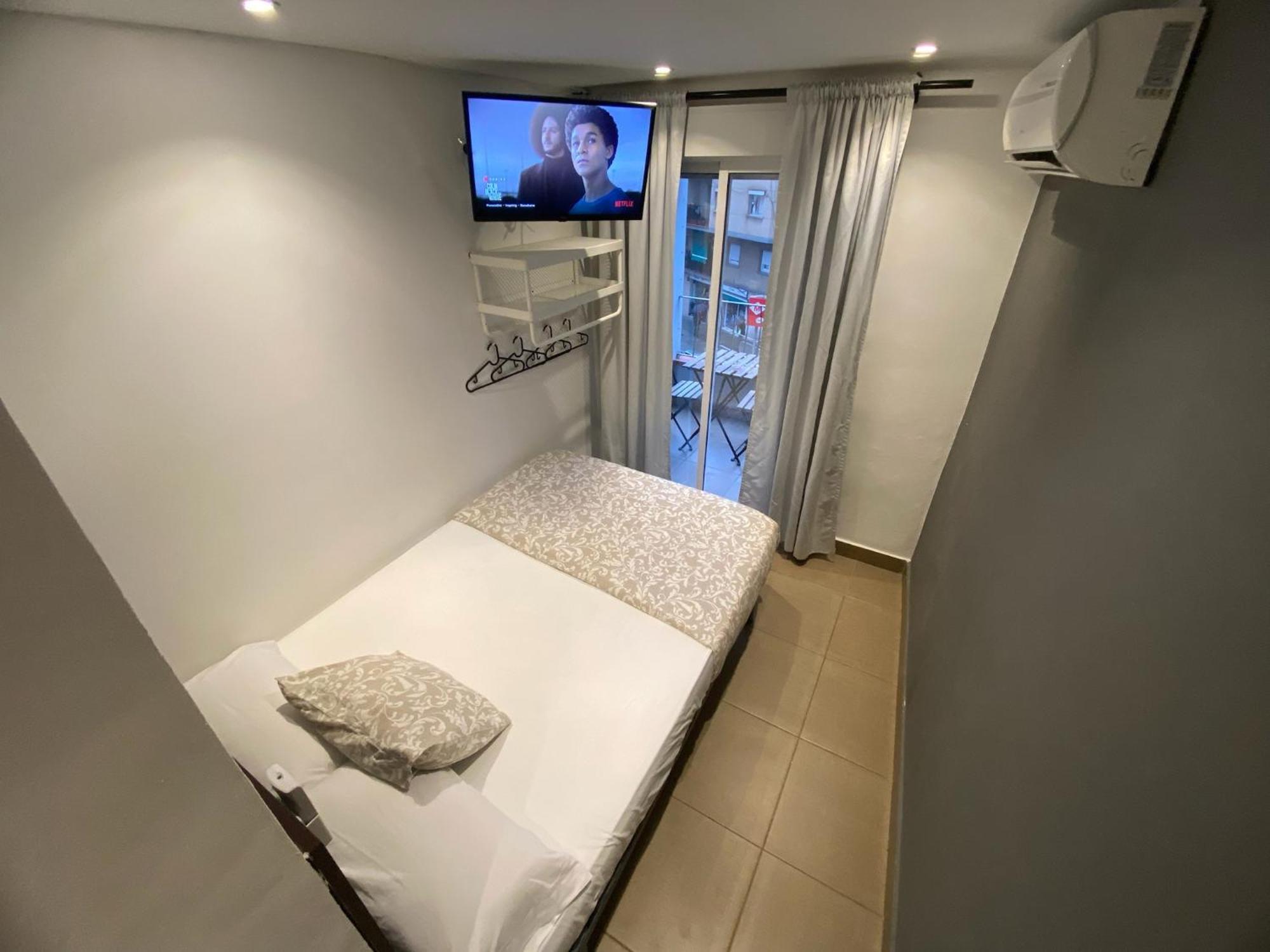 Apartamentos Con Bano Privado Frente Al Metro L5 Barcelona-Hospitalet Оспиталет-де-Льобрегат Экстерьер фото