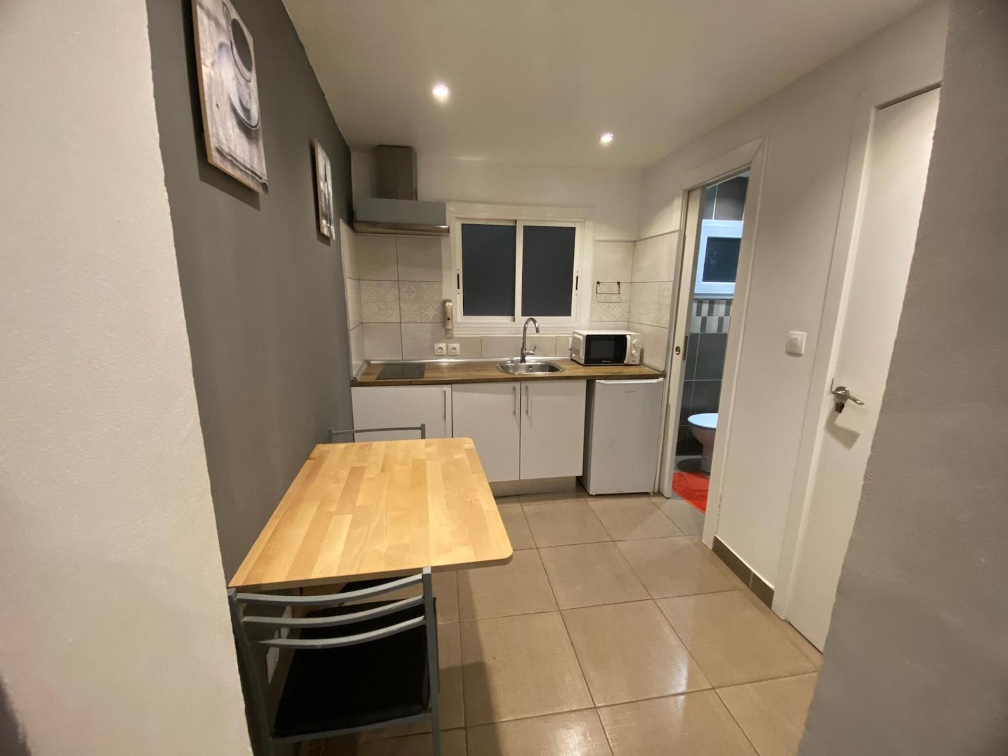Apartamentos Con Bano Privado Frente Al Metro L5 Barcelona-Hospitalet Оспиталет-де-Льобрегат Экстерьер фото
