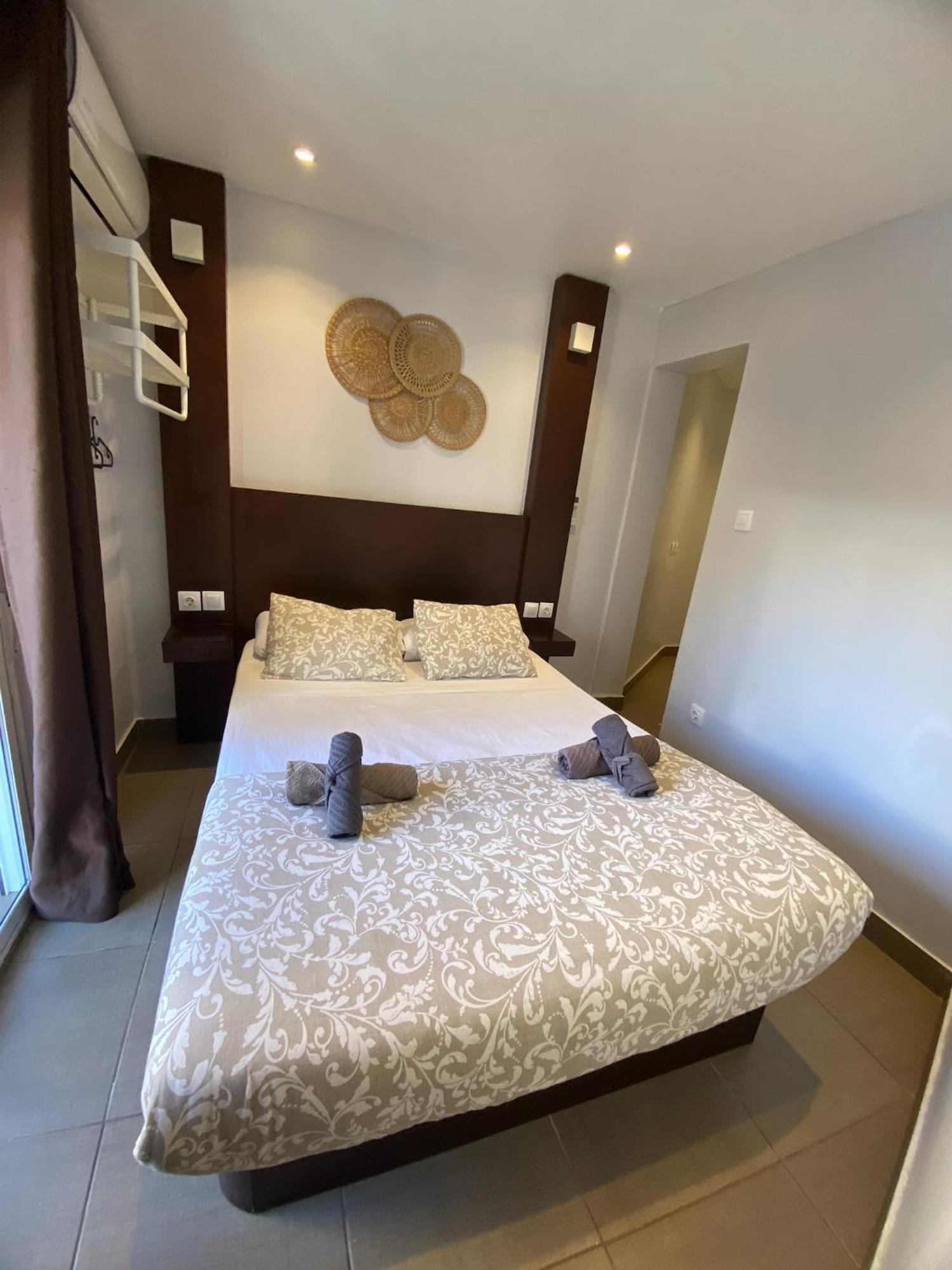 Apartamentos Con Bano Privado Frente Al Metro L5 Barcelona-Hospitalet Оспиталет-де-Льобрегат Экстерьер фото