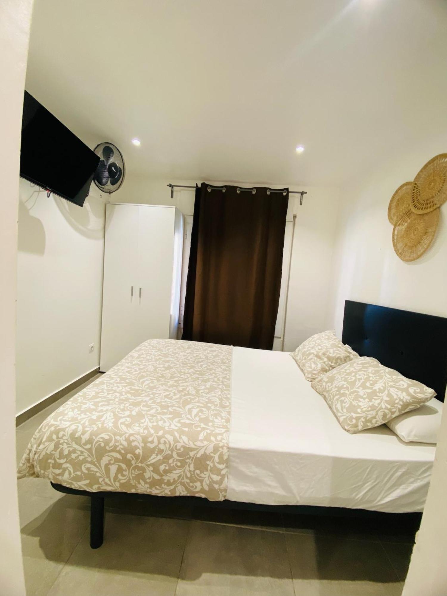 Apartamentos Con Bano Privado Frente Al Metro L5 Barcelona-Hospitalet Оспиталет-де-Льобрегат Экстерьер фото