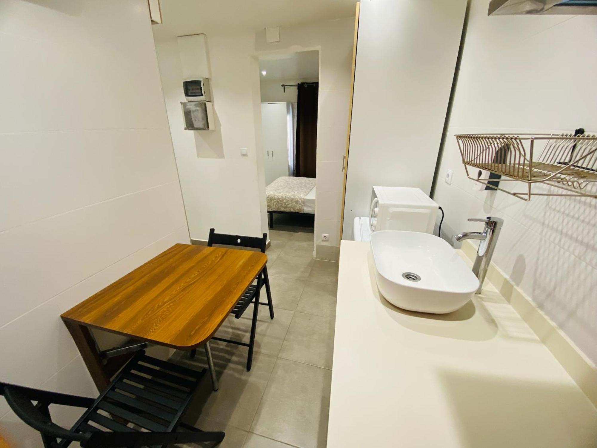 Apartamentos Con Bano Privado Frente Al Metro L5 Barcelona-Hospitalet Оспиталет-де-Льобрегат Экстерьер фото