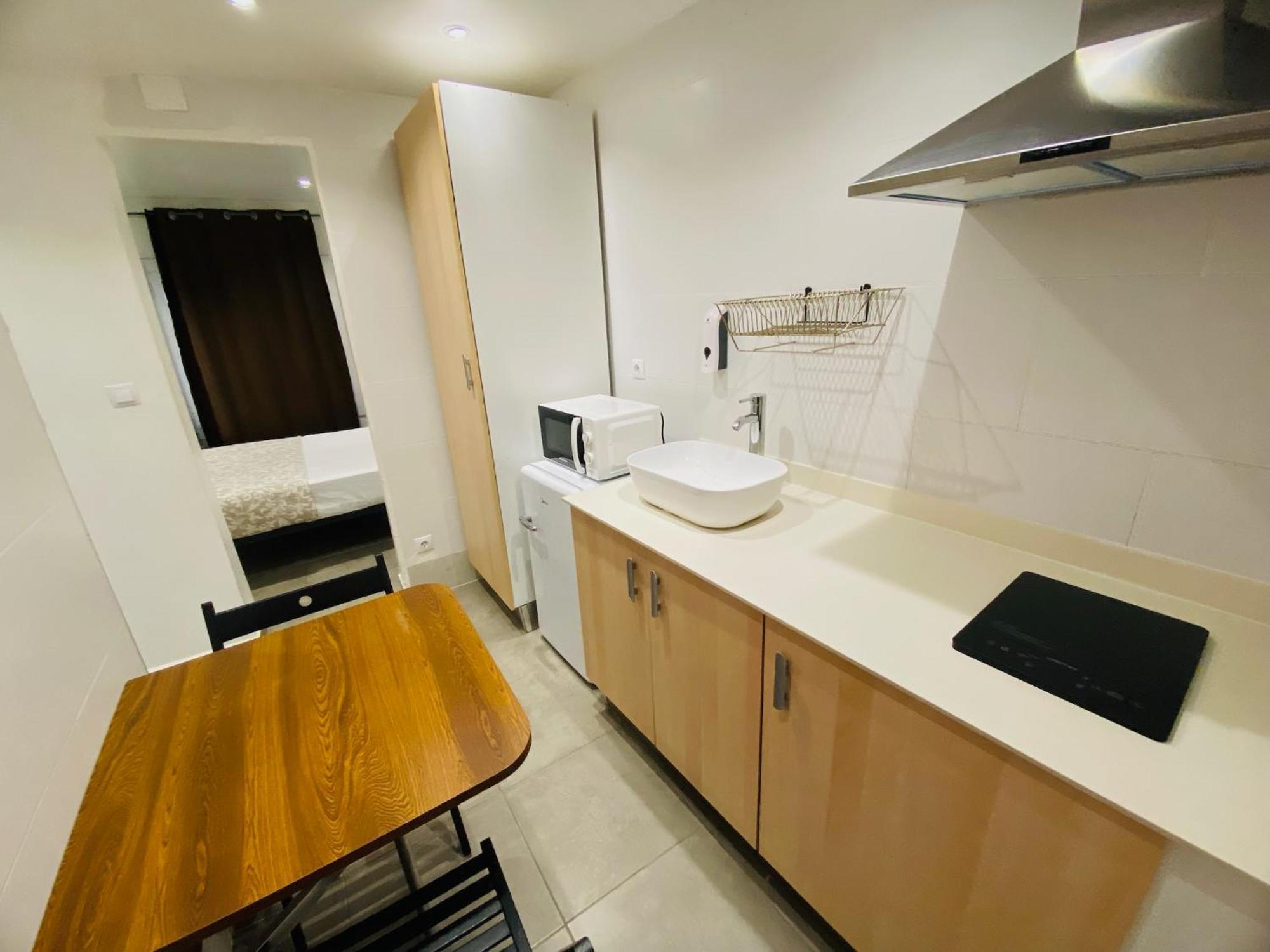 Apartamentos Con Bano Privado Frente Al Metro L5 Barcelona-Hospitalet Оспиталет-де-Льобрегат Экстерьер фото