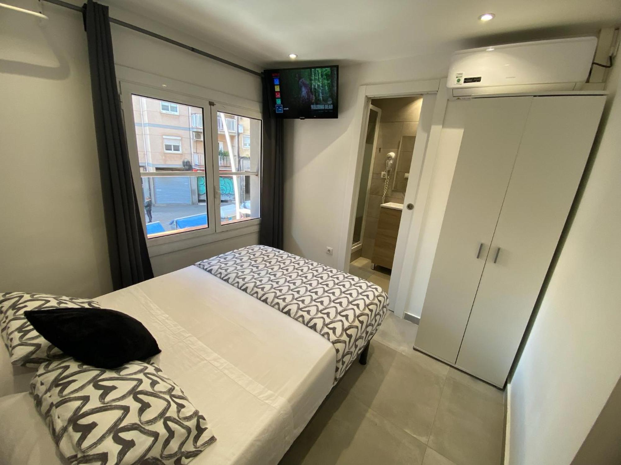 Apartamentos Con Bano Privado Frente Al Metro L5 Barcelona-Hospitalet Оспиталет-де-Льобрегат Экстерьер фото