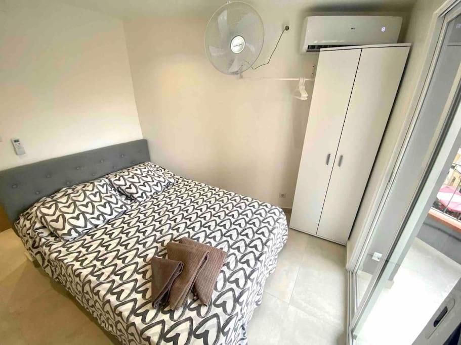 Apartamentos Con Bano Privado Frente Al Metro L5 Barcelona-Hospitalet Оспиталет-де-Льобрегат Экстерьер фото