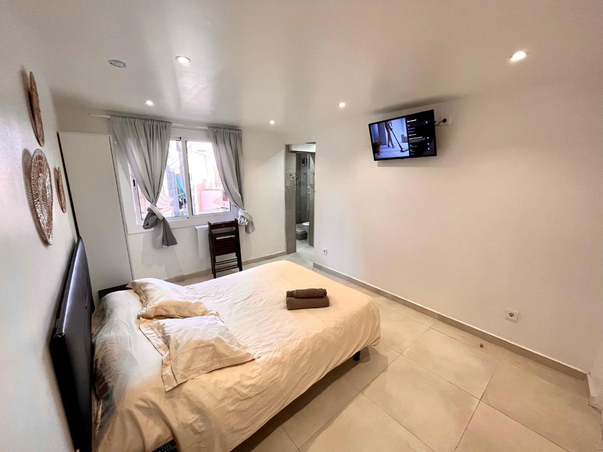 Apartamentos Con Bano Privado Frente Al Metro L5 Barcelona-Hospitalet Оспиталет-де-Льобрегат Экстерьер фото