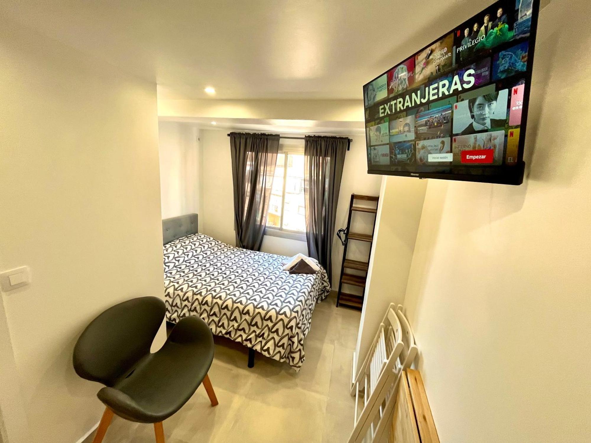 Apartamentos Con Bano Privado Frente Al Metro L5 Barcelona-Hospitalet Оспиталет-де-Льобрегат Экстерьер фото