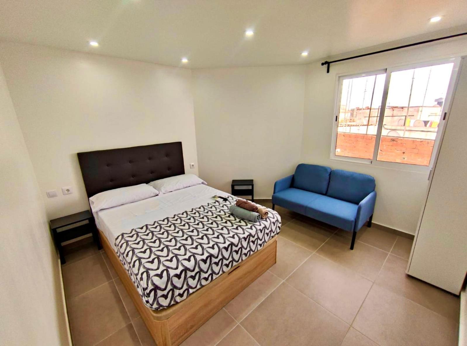 Apartamentos Con Bano Privado Frente Al Metro L5 Barcelona-Hospitalet Оспиталет-де-Льобрегат Экстерьер фото
