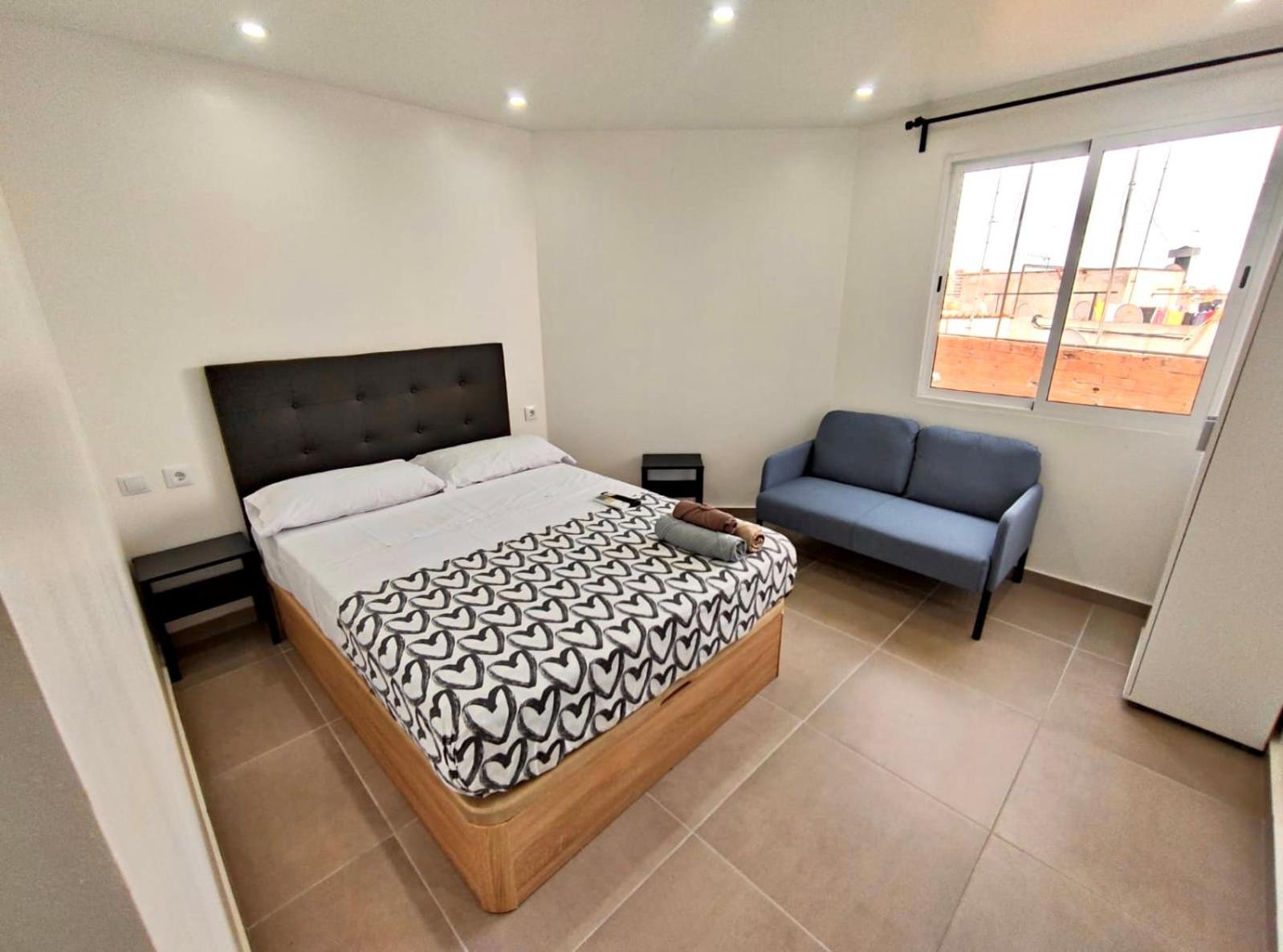 Apartamentos Con Bano Privado Frente Al Metro L5 Barcelona-Hospitalet Оспиталет-де-Льобрегат Экстерьер фото