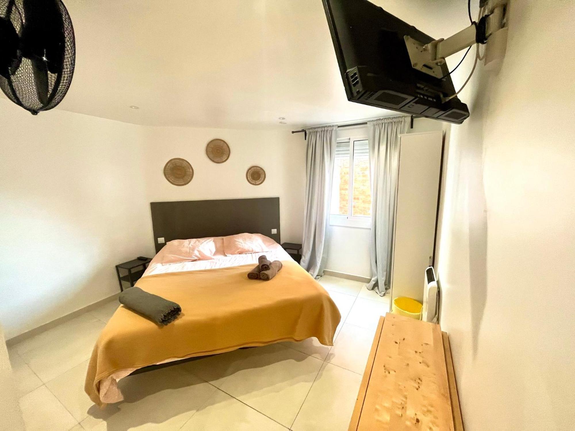 Apartamentos Con Bano Privado Frente Al Metro L5 Barcelona-Hospitalet Оспиталет-де-Льобрегат Экстерьер фото