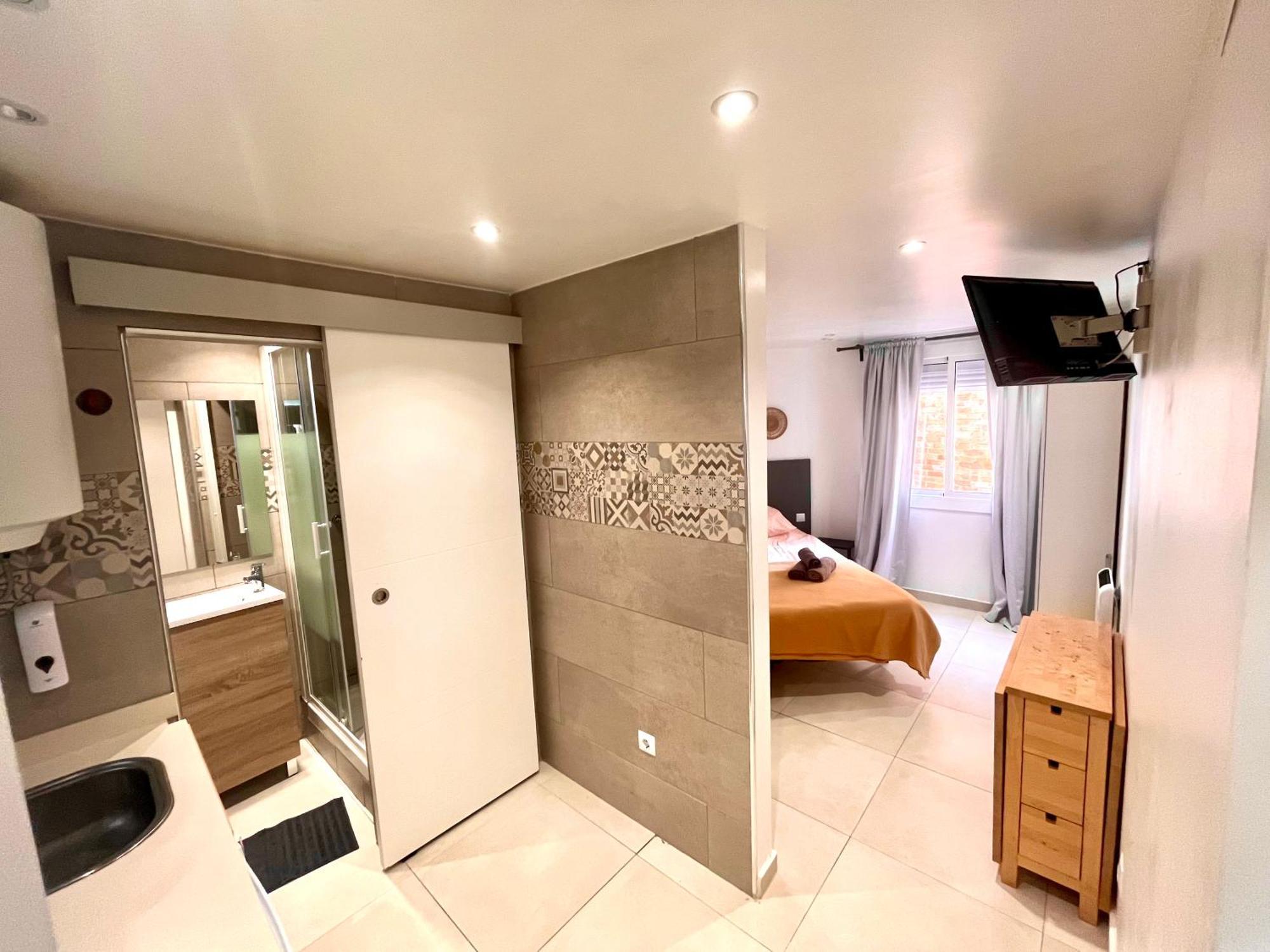 Apartamentos Con Bano Privado Frente Al Metro L5 Barcelona-Hospitalet Оспиталет-де-Льобрегат Экстерьер фото