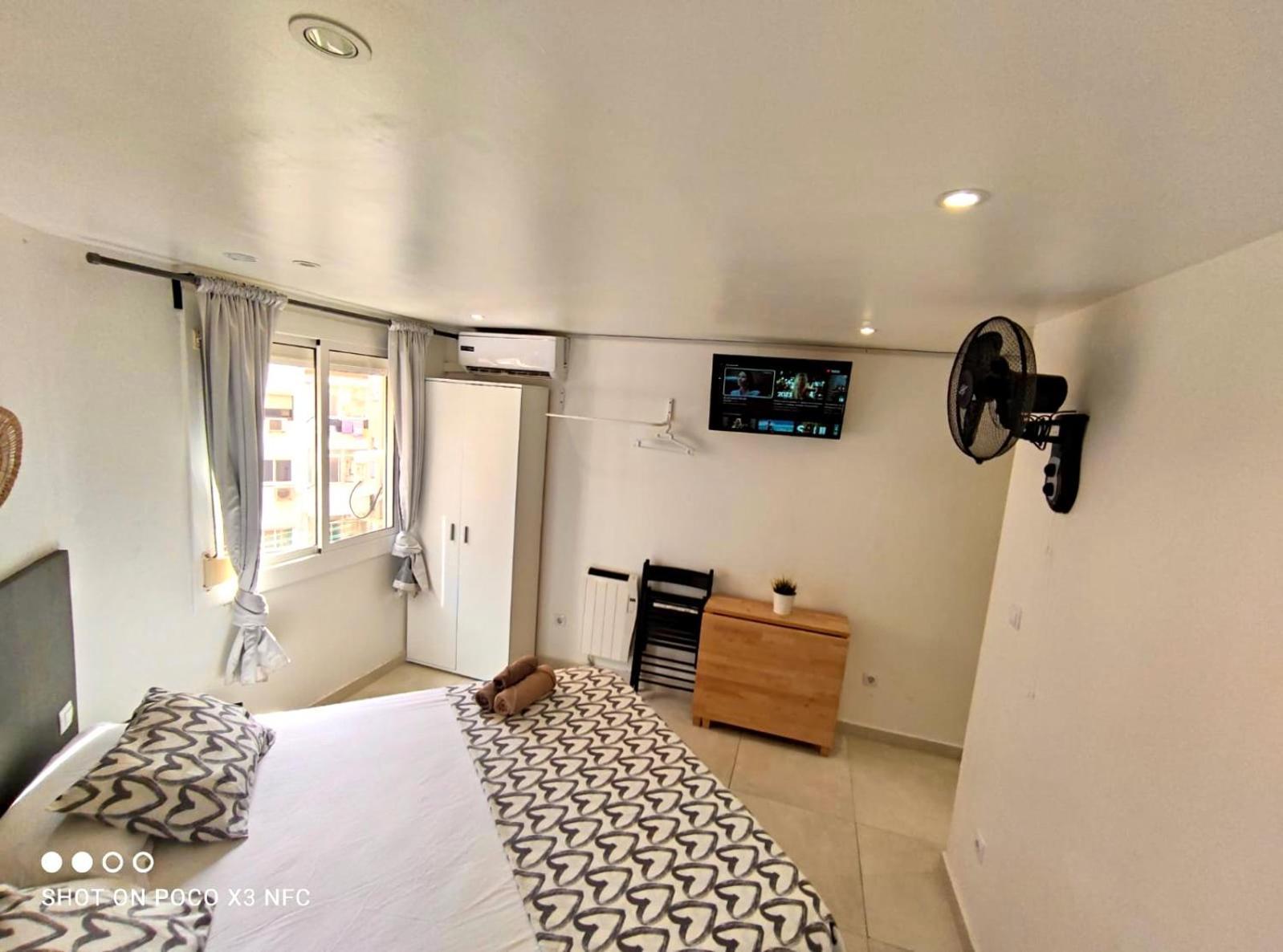 Apartamentos Con Bano Privado Frente Al Metro L5 Barcelona-Hospitalet Оспиталет-де-Льобрегат Экстерьер фото