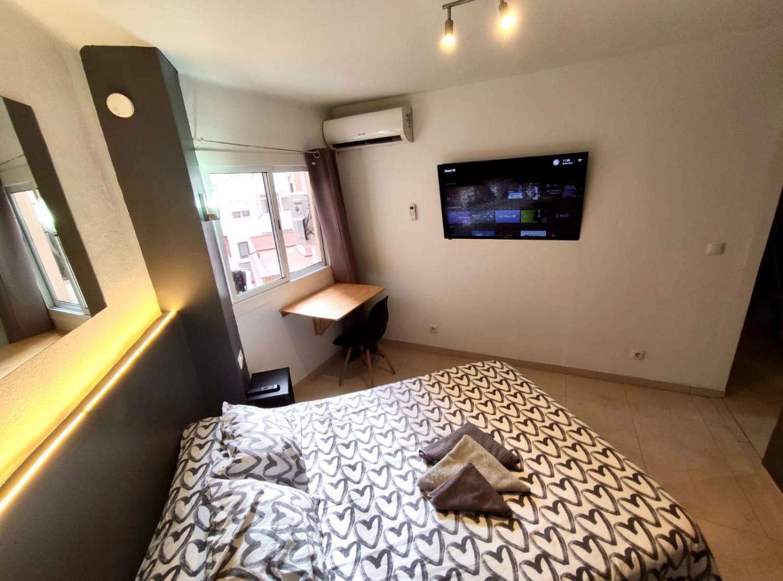 Apartamentos Con Bano Privado Frente Al Metro L5 Barcelona-Hospitalet Оспиталет-де-Льобрегат Экстерьер фото