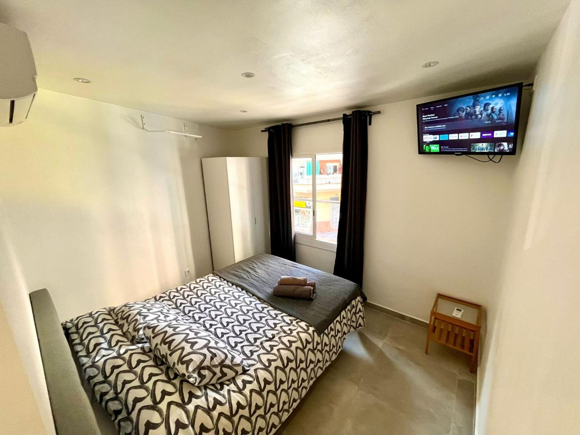 Apartamentos Con Bano Privado Frente Al Metro L5 Barcelona-Hospitalet Оспиталет-де-Льобрегат Экстерьер фото