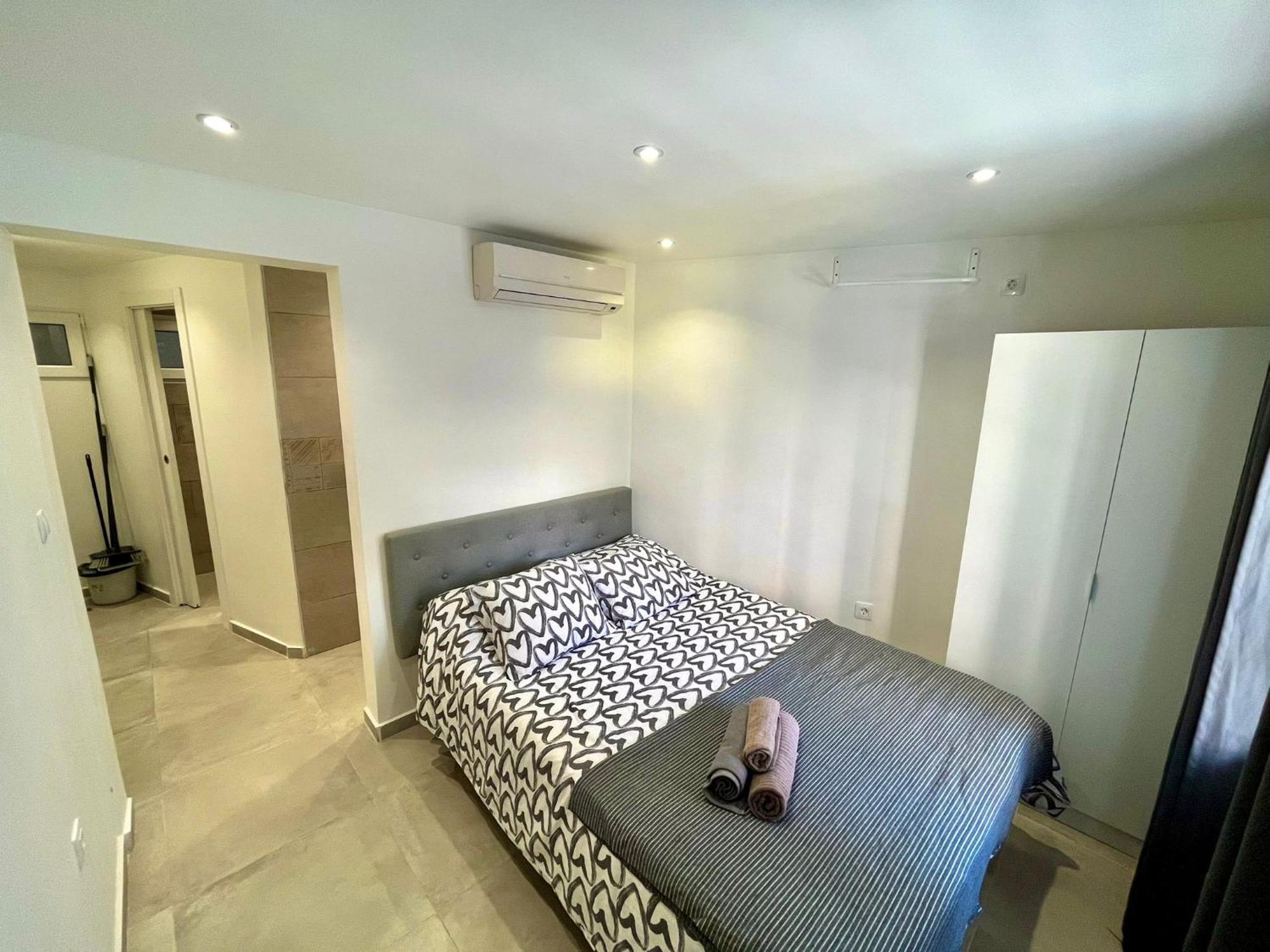 Apartamentos Con Bano Privado Frente Al Metro L5 Barcelona-Hospitalet Оспиталет-де-Льобрегат Экстерьер фото
